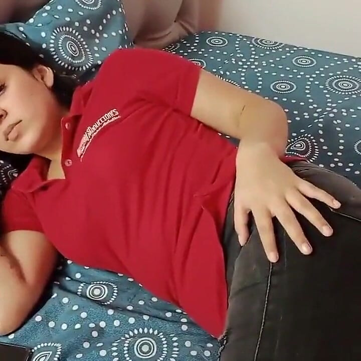 Abang tiriku bantuin aku mengatasi stresku