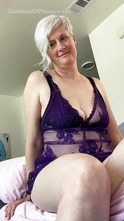 Mom's Best Friend Tells You to Cum - HOT MILF JOI COUNTDOWN