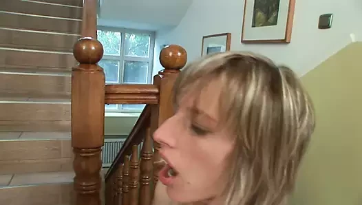 Die Lesben Bianca und Bella lecken wie wild drauf los und schaffen es ni...