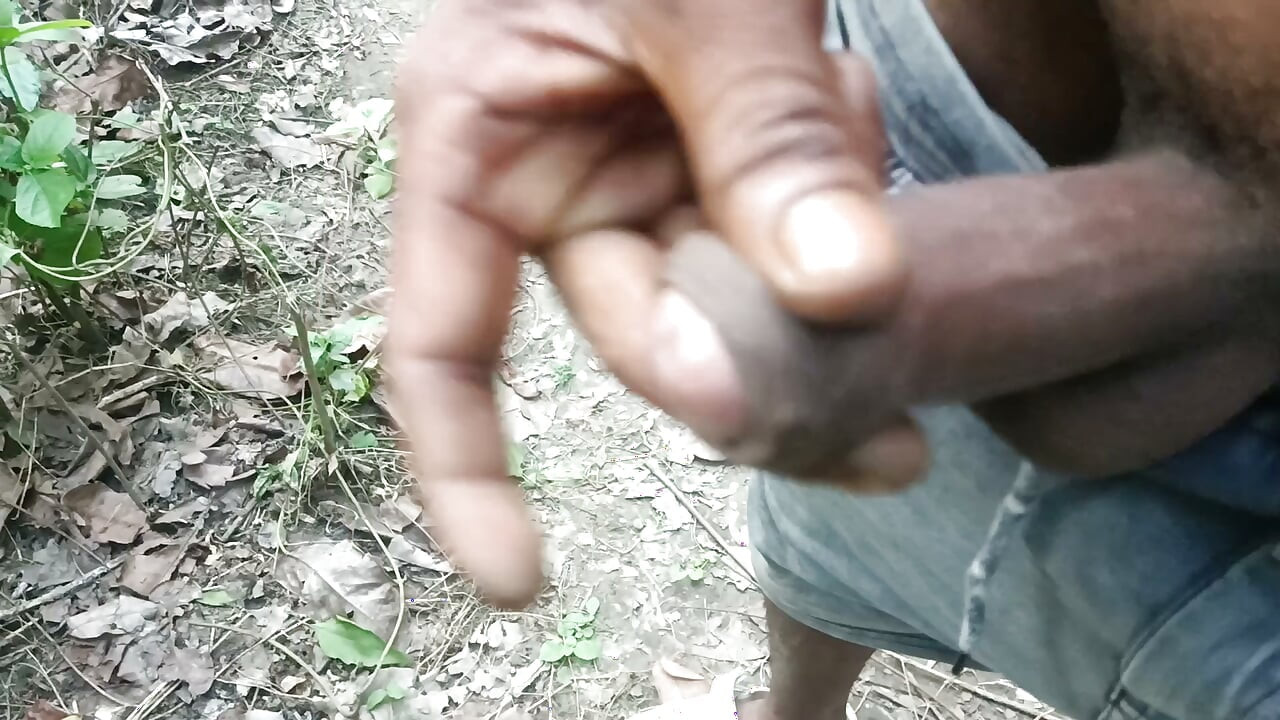 Young mature self injoy in greden.