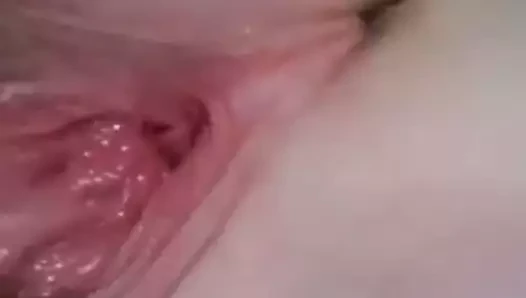 girl hot masturbiert