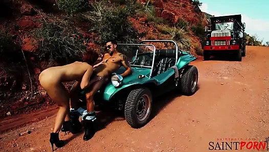 Jayme Janes разогревает пустыню сексом и глотанием спермы