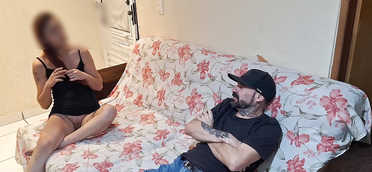 Stepdaughter Without Panties Plays Dominoes With Her Stepfather