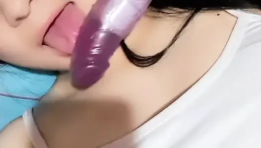 "Sadece senin için ıslak amcığıma dokunuyorum"