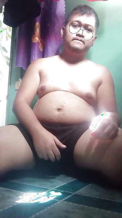 Stocky bear masturbating at his room.