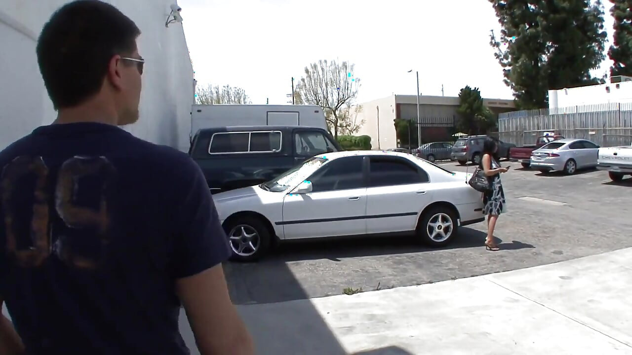 Beautyful wet cooch of chica expects wide open for big dick pump it