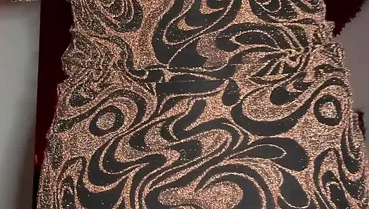 Goddessx masturbiert, bis sie squirtet