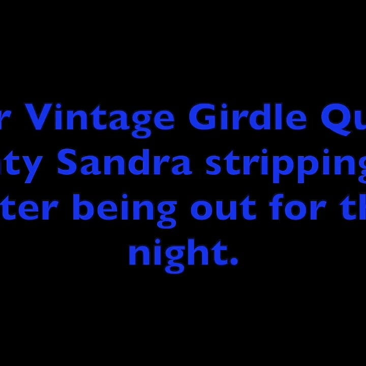 Vgq27 teyze Sandra bir gece dışarıda geçirdikten sonra soyunuyor