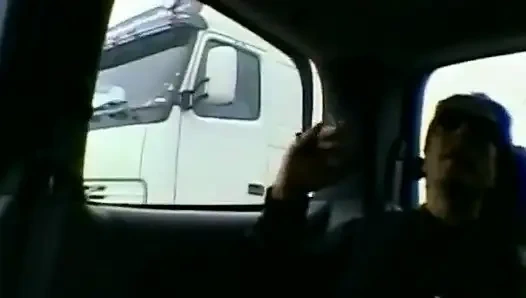 Грудастая милфа-шлюшка обожает два хуя в ее заднице