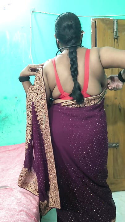 Hot Desi Look in Saree Come Feel the Charm