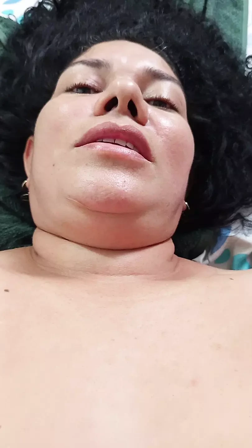Välsmakande knubbig tjej knullar