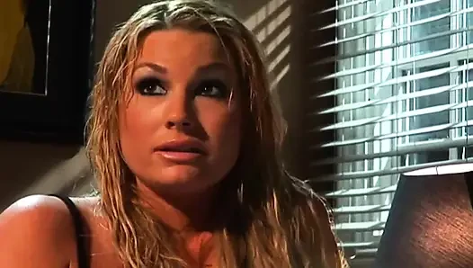 Kayden kross dan flower tucci membintangi film lesbian muff munchers