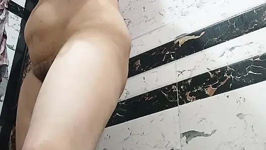 Priya si kakak ipar india lagi pamer memeknya yang menganga lebar