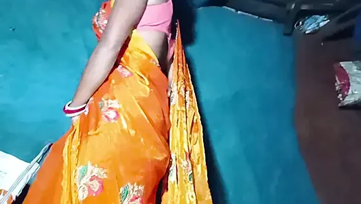 Pasangan India berusia 18 tahun pertama kali pakai saree seks.pasangan berusia 18 tahun pertama kali pakai saree.