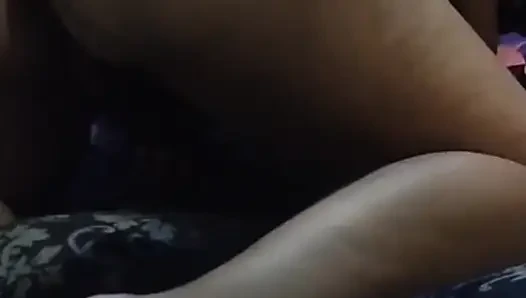 Mi çikolatayı kırbaçlıyor