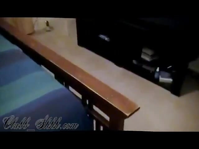 एक अमेरिकी महिला बीडब्ल्यूसी की कोशिश करती है