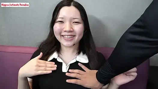 Pengalaman inti sempit cewek cantik dengan pantat bahenol ini dicrot di dalam sama dua kontol