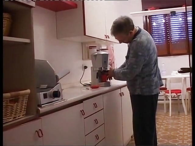 Cewek seksi rambut merah suka di memek