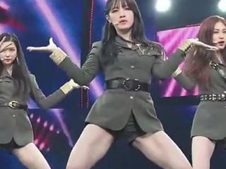 It's Seunghee's Turn For Some Thigh Worship