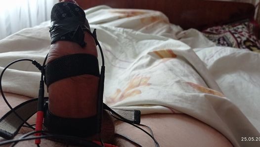 Neue Elektrostimulation mit Sexspielzeug. Hände frei.