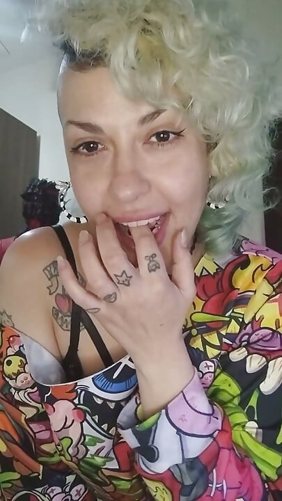Me compré un nuevo plug anal Lovense. ¡Ven a verme correrme fuerte con él! Correte para mí, bebé
