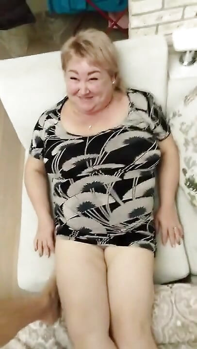 나는 큰 쾌락으로 입에 시어머니를 따먹고 구스토로 마무리