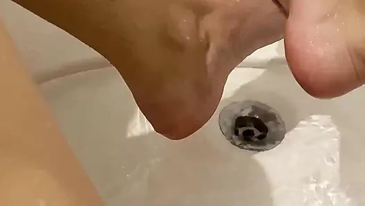 Sie kann nicht aufhören, sich mit den fingern zu ficken. Squirting-zeit