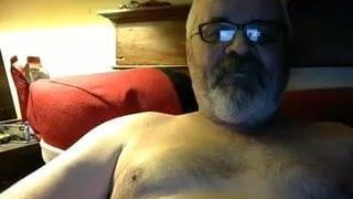 Papá oso masturbándose