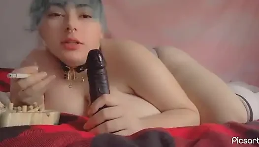 Топлес курит минет