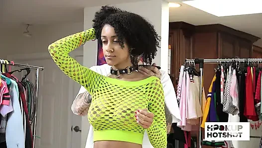 Bts - düzgün vücutlu hatun Ariana sahne arkasında azdırılıyor ve soyunuyor!