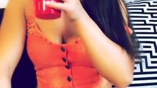 Sexy Latina vor der Webcam