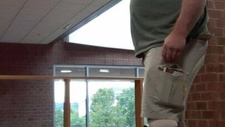 Daddyfuckpig am Mittag in der Lobby, Masturbation