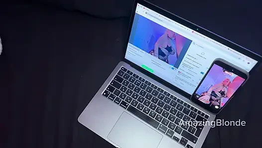 Pelacur rambut pirang yang aduhai dientot di depan penonton di pertunjukan webcam