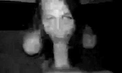 Schwester lutscht Schwanz