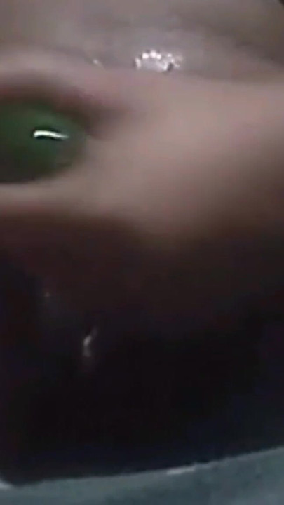 Momento commovente da "Così ho messo il cetriolo nella figa nel culo, ho messo il terreno nella mia figa e l'ho liberata da sola ogni notte"