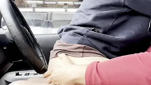 I convince a stranger to have risky sex in the car, he makes me scream a lot.