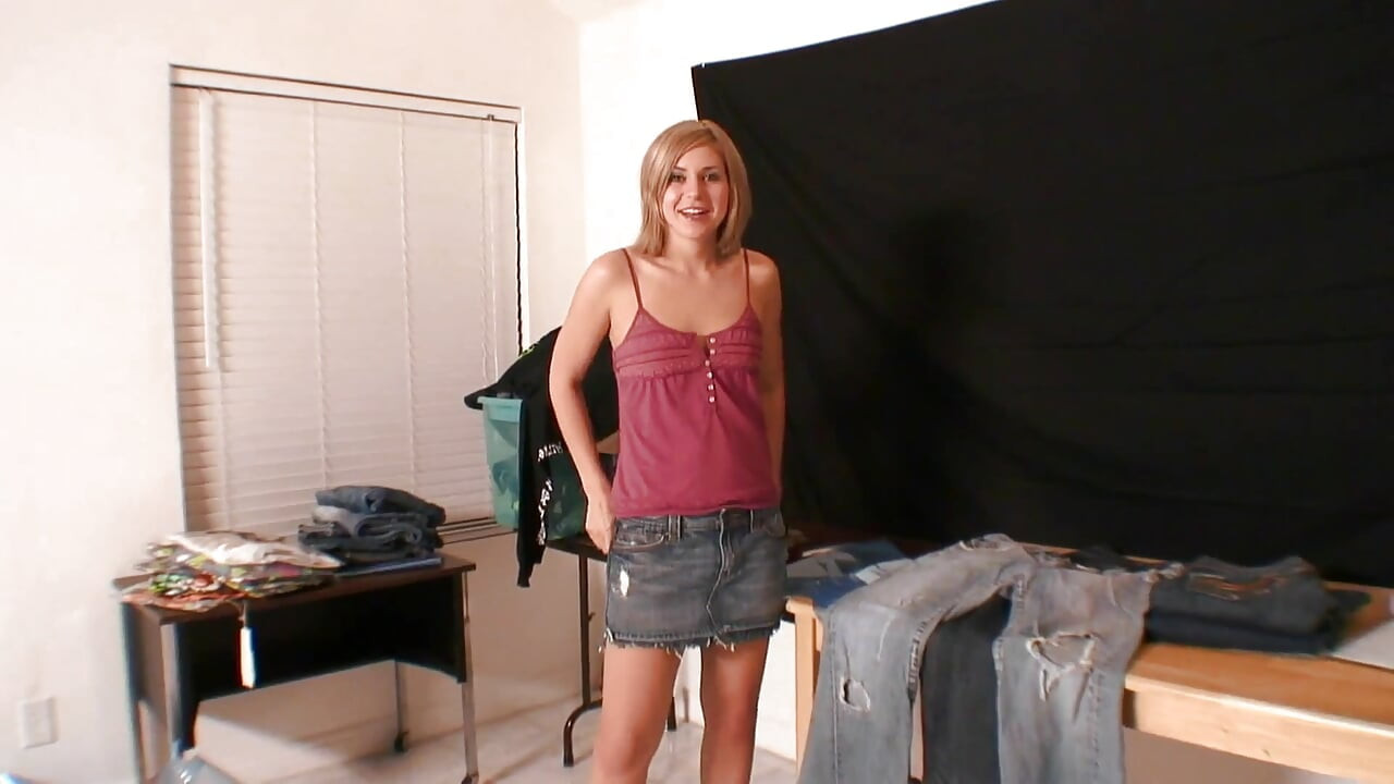 대물 자지에게 따먹히는 달콤한 금발 십대