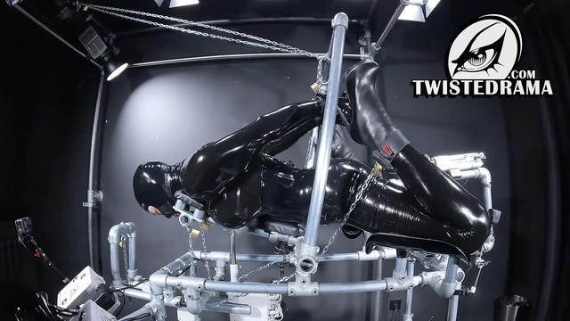 Self-tightening Hog Tie Machine..