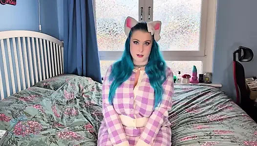 Играю с сисечками Kitty - девушка-соло