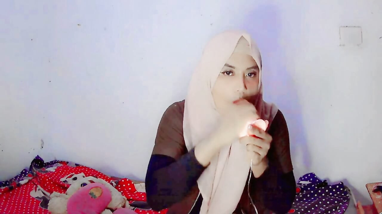 Indonesian Sissy Hijab Anal Virginity Lost