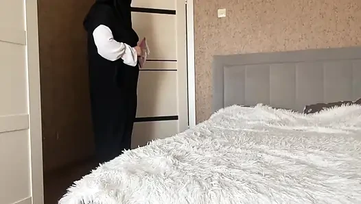 Arab Stepmom in Pantyhose Gives Instructions to Stepson