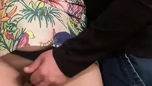 Omg! Schöne muschi und höschen in der U-bahn berühren