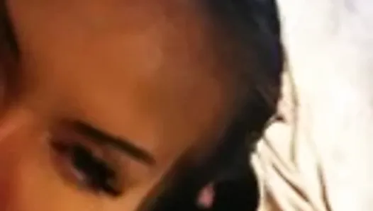 Roxi Lloyd в видео отстойный грязный трах в череп и лижет очко