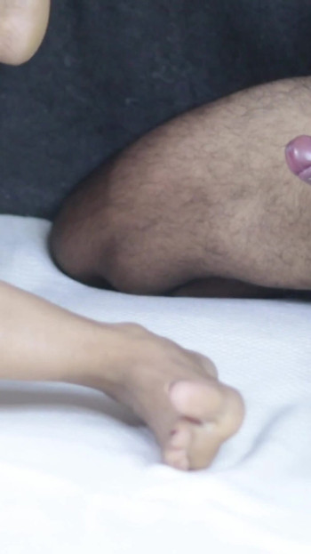 "Desi yeni evli karı seksi sari içinde sert sikişiyor" dan unutulmaz an bölüm 2