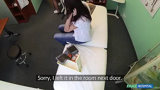 Fake Hospital - шаловливая медсестра использует свой язык, чтобы исцелить сексуальную пациентку в бурной комнате больницы