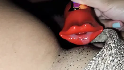 Powerful toy that eats, my pussy, it reached heaven and gives me an orgasm
