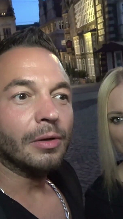 Andy-Star se coge a una rubia alemana en un monumento público | Clip 1
