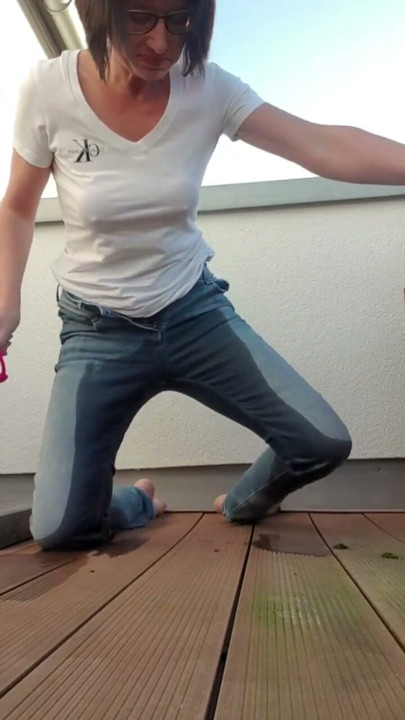 Squirt in Jeans, fully wet | Clip 1