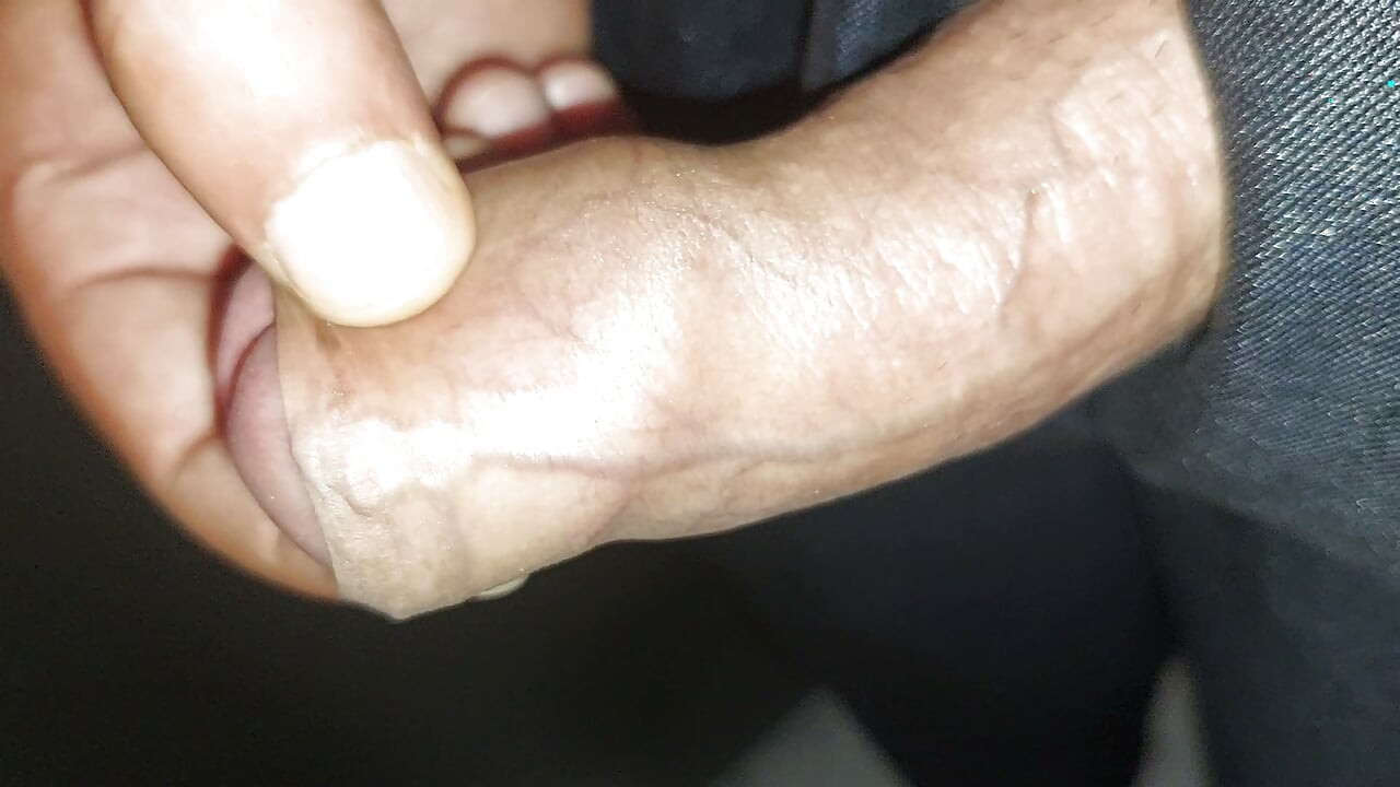 Girlfriend gives me handjob