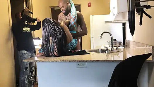 За кулисами во время ужина с огнем